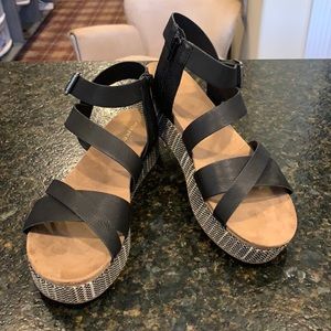 Strappy platform sandals